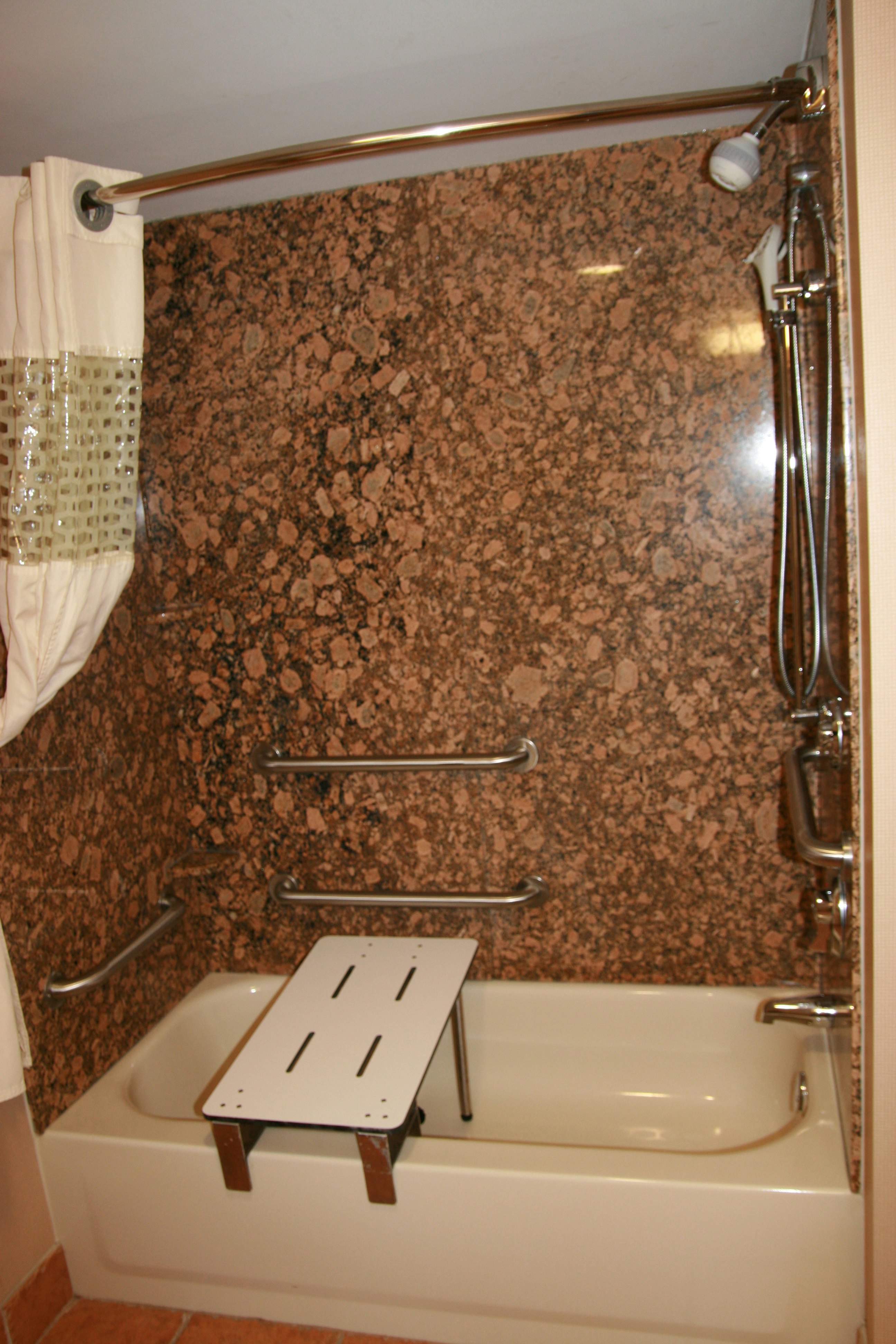 Hampton Inn & Suites By Hilton Manchester - Bedford 50/50