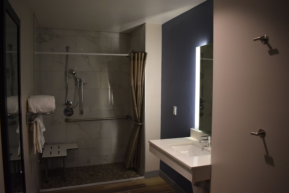 La Quinta Inn & Suites by Wyndham San Bernardino 44/45