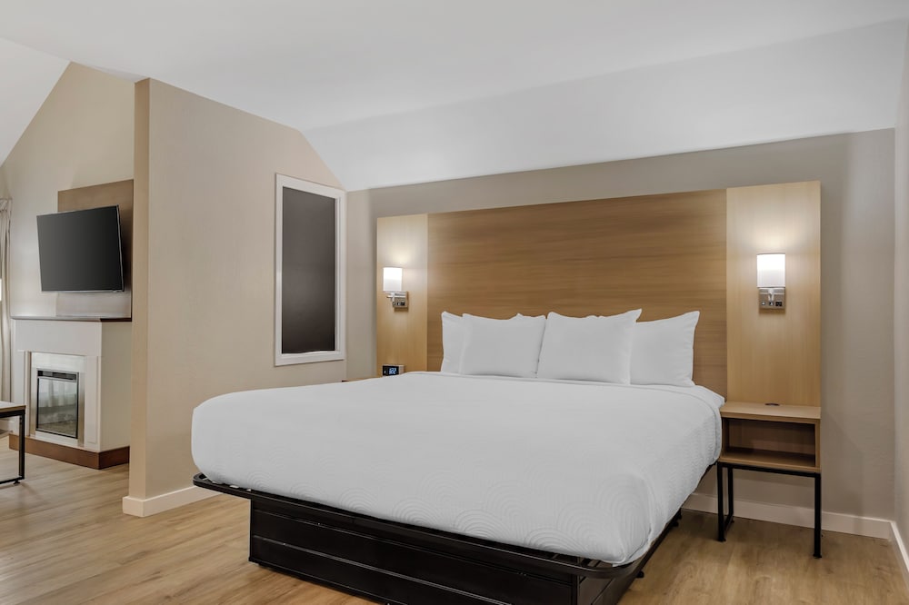 EFFICIENCY, SUITE, MULTIPLE BEDS