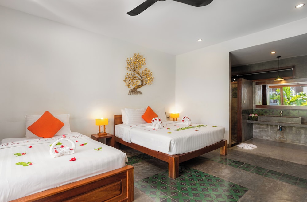 Luxury, King Bed, Garden View, Pool Access