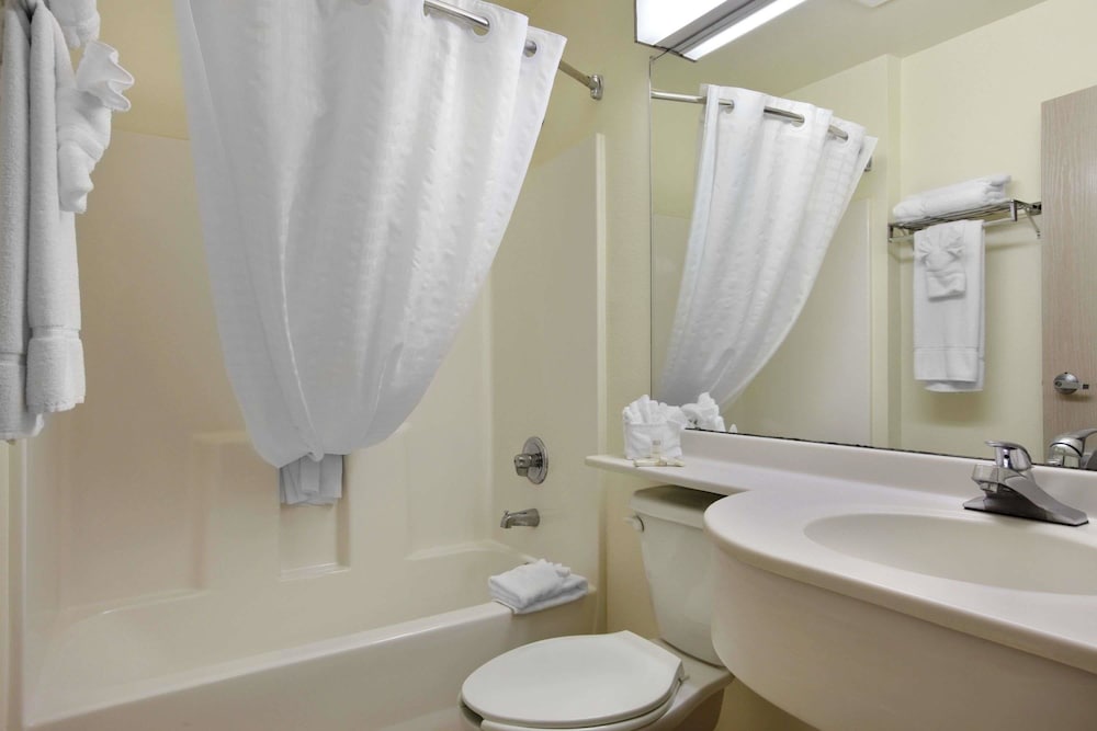 Microtel Inn & Suites by Wyndham Palm Coast I-95 12/29