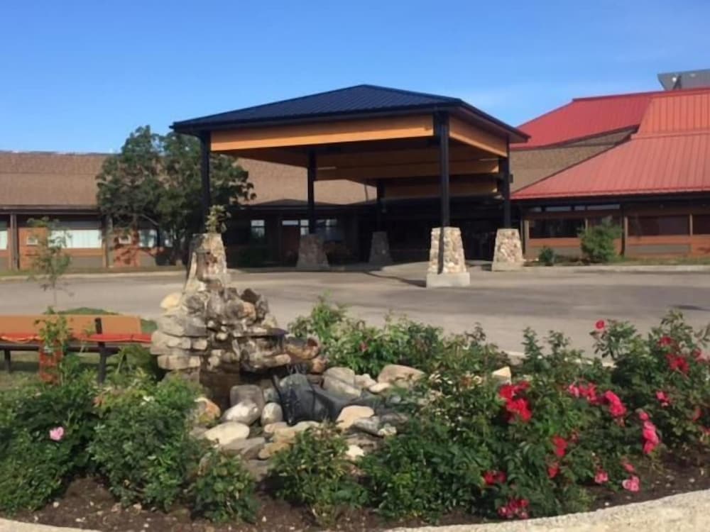 Slave Lake Inn and Conference Centre 6/50