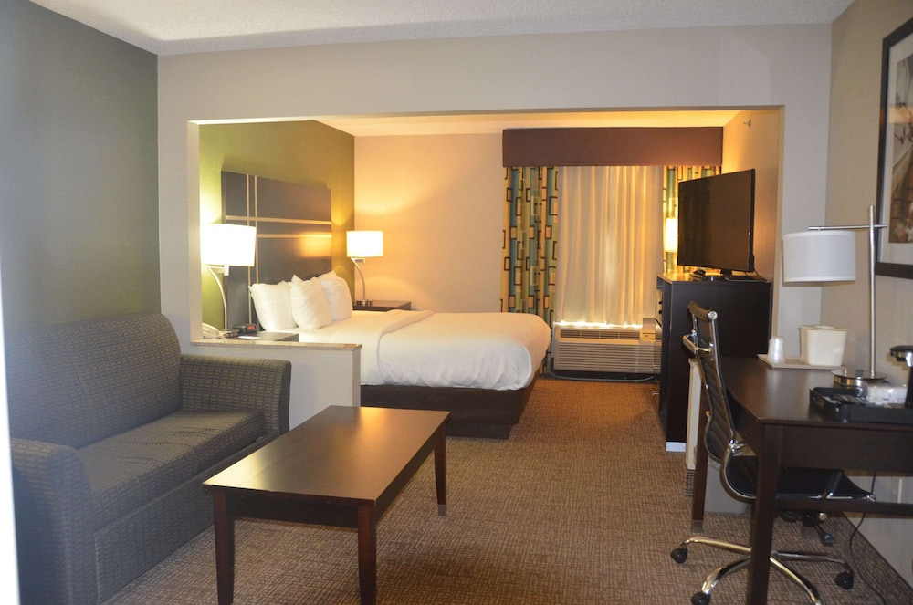 Comfort Inn Suites Maumee Toledo I80 90 34/34