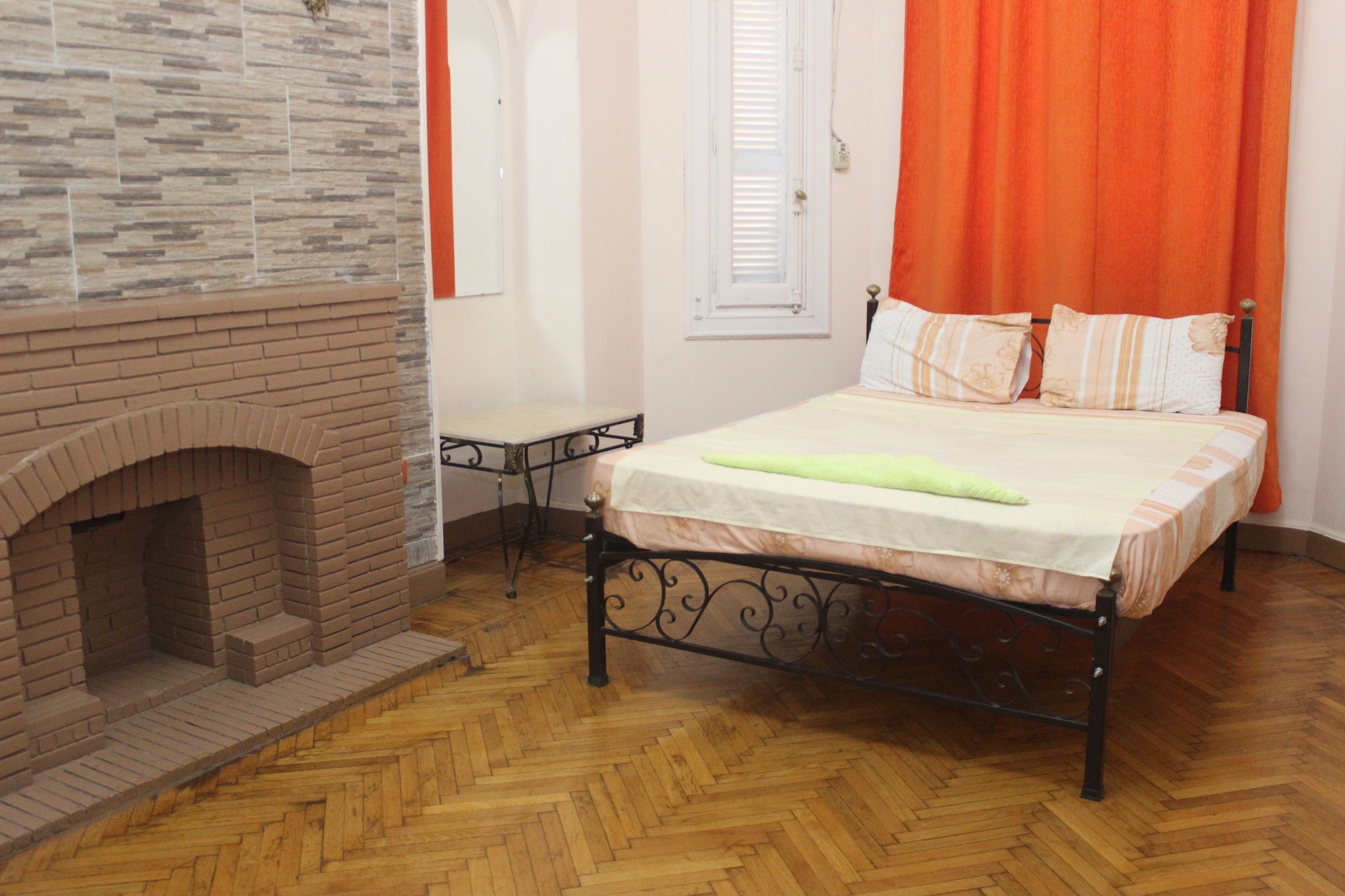DELUXE, TWIN BEDS, CITY VIEW
