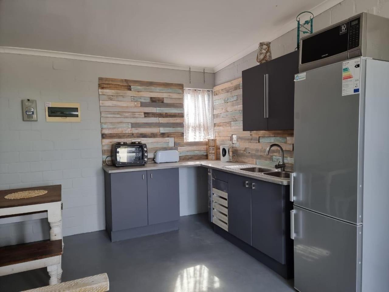 Rustic Hill Accommodation 4/32