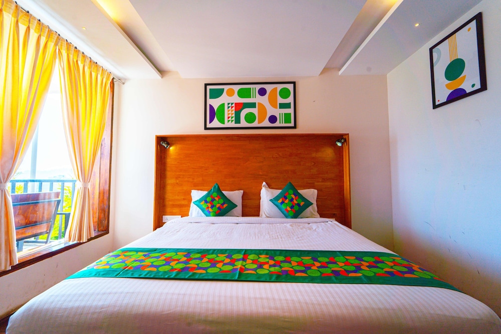 Deluxe, King Bed, Valley View, Balcony