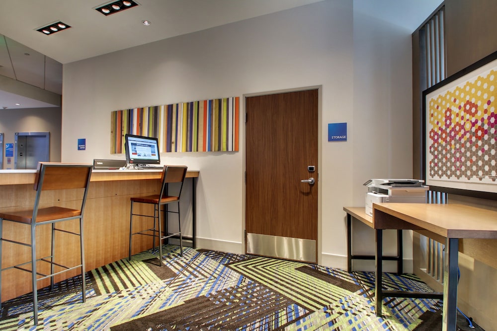 Holiday Inn Express & Suites - Summerville 11/55