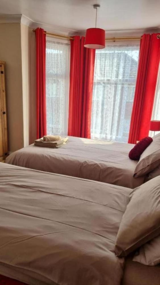 OYO Twins Palms Guest House 25/59