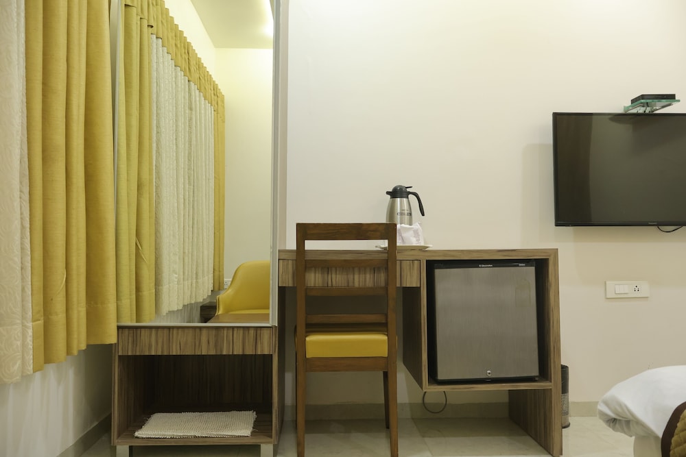 OYO Rooms Thaltej SG Highway 43/51