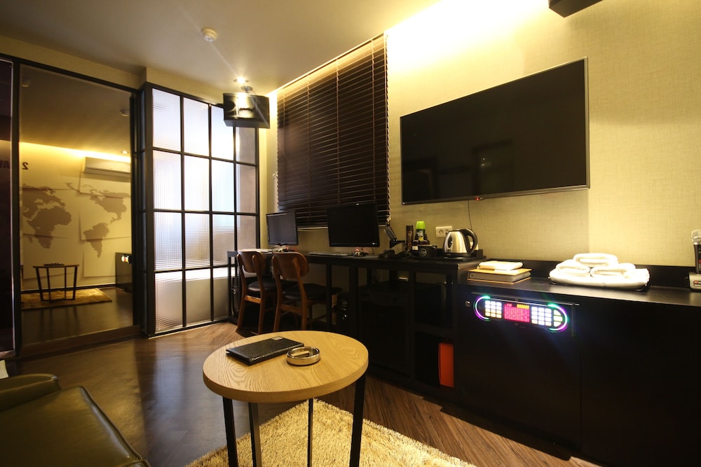 2 Heaven Hotel 54/69