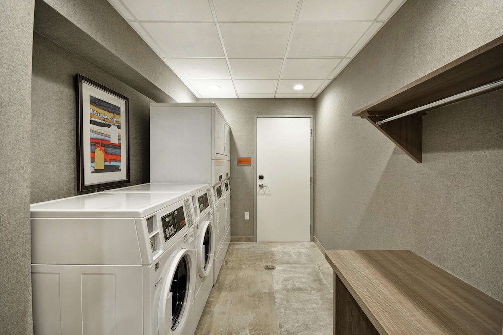 Home2 Suites by Hilton Houston Westchase 43/44
