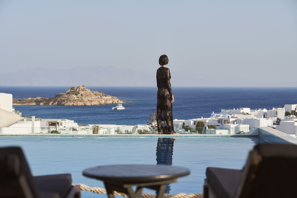 Mr And Mrs White Mykonos 63/72