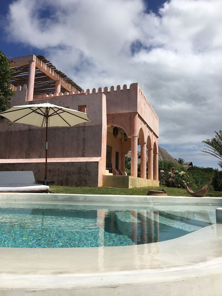 Qambani Luxury Resort 2/50