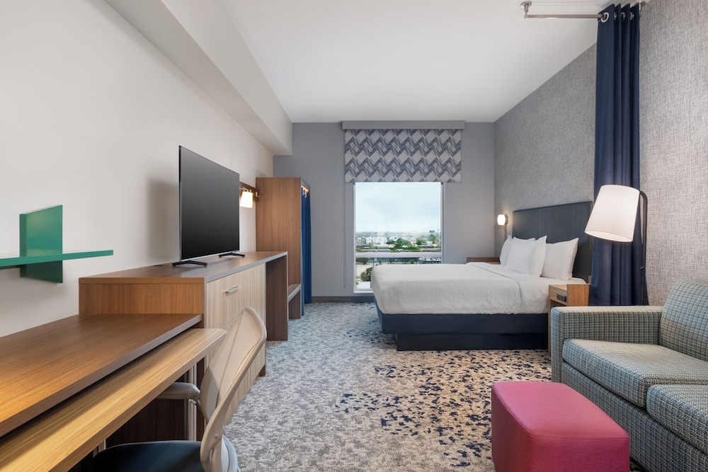 STUDIO, SUITE, KING BED