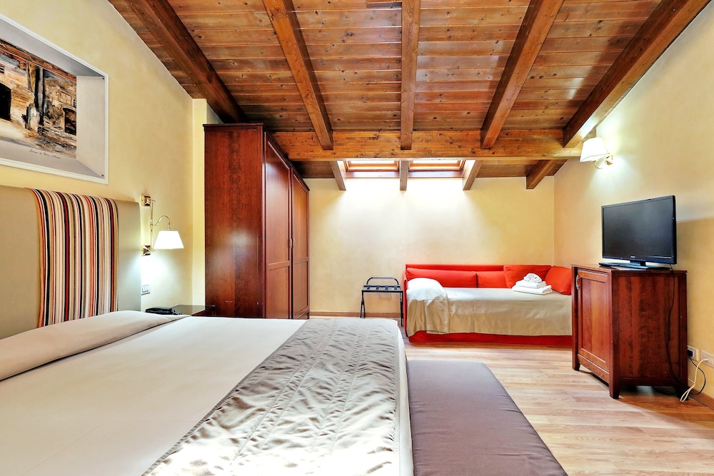Camelia Hotel 11/56