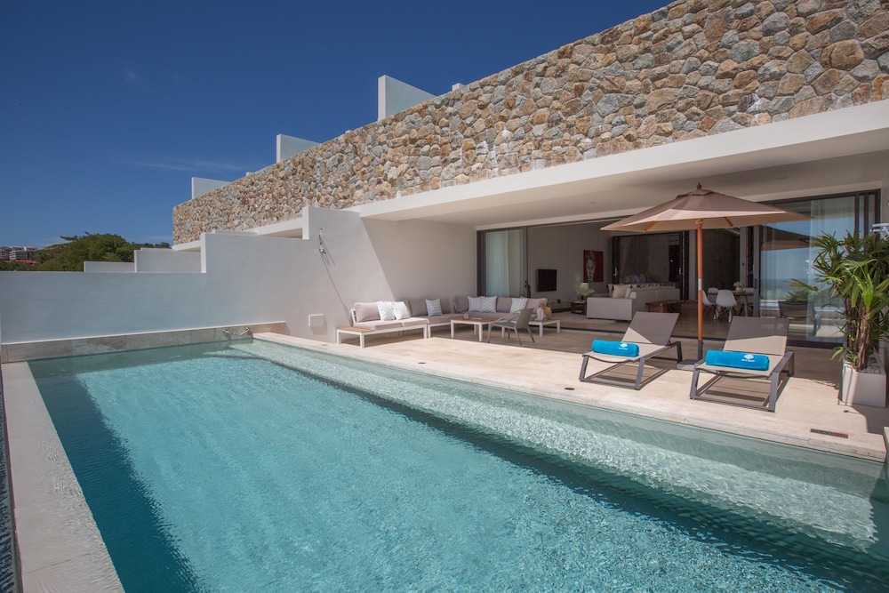 SKYE BEACH HOTEL 45/50