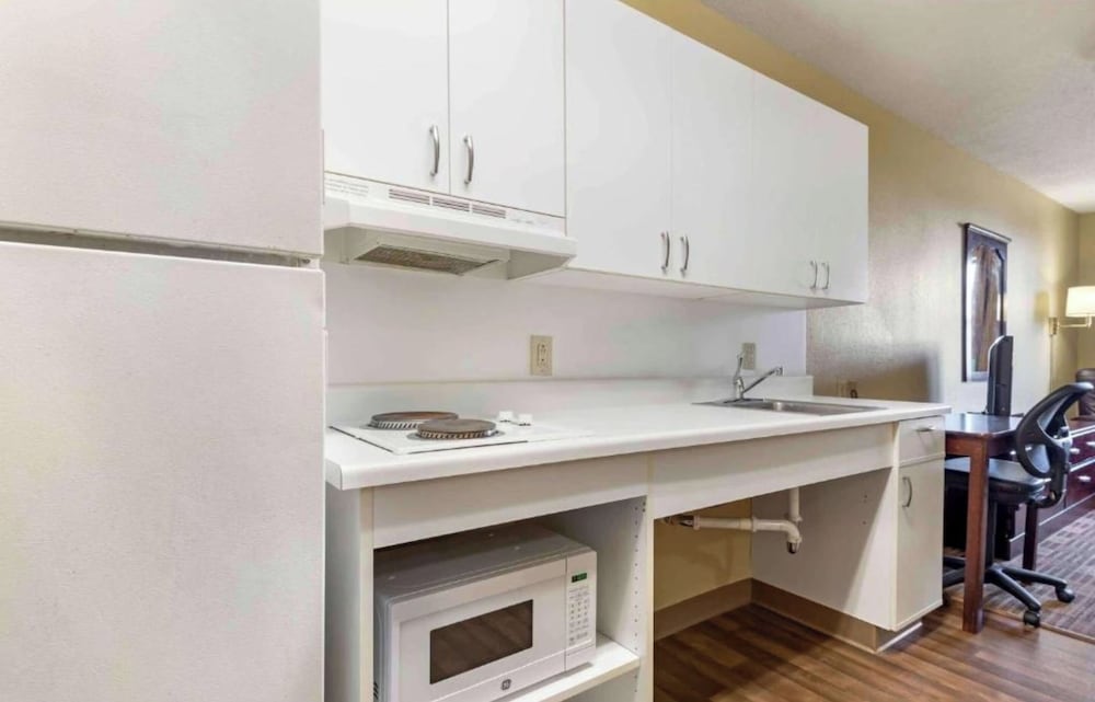 Studio 6 Corporate Extended Stay Rochester Henrietta NY 52/59