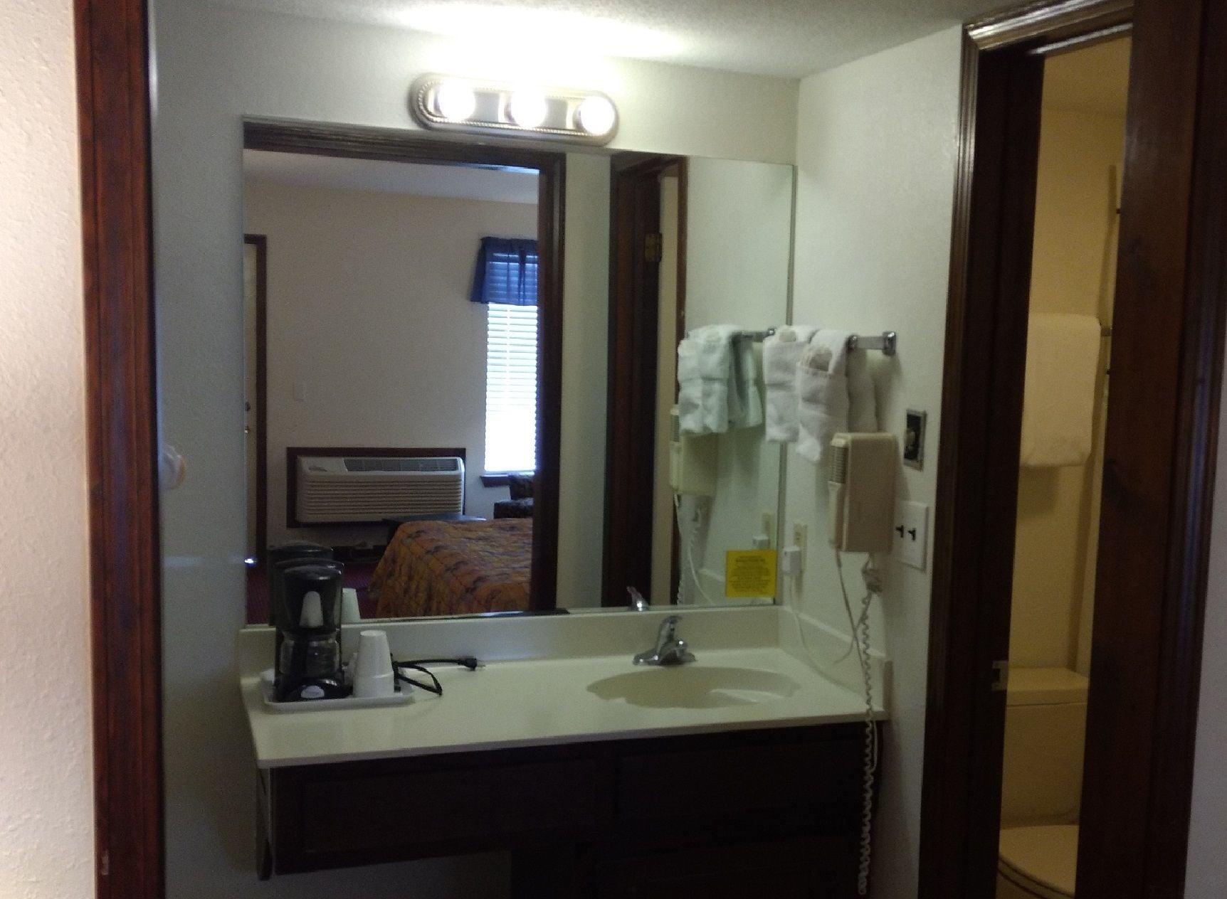 Victorian Inn 23/26