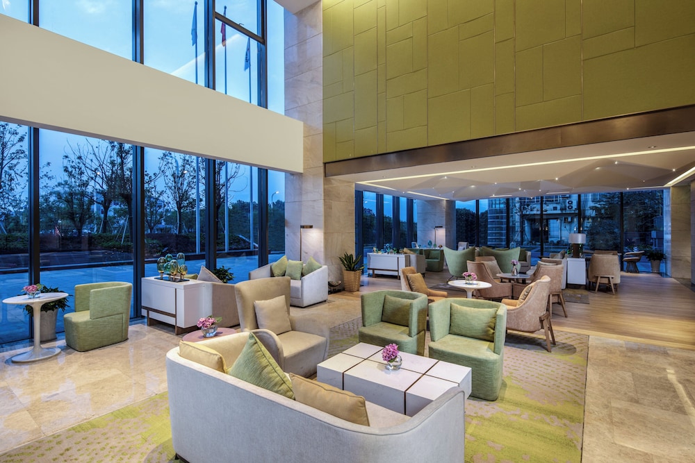 HOLIDAY INN NANJING HARBOUR 53/76