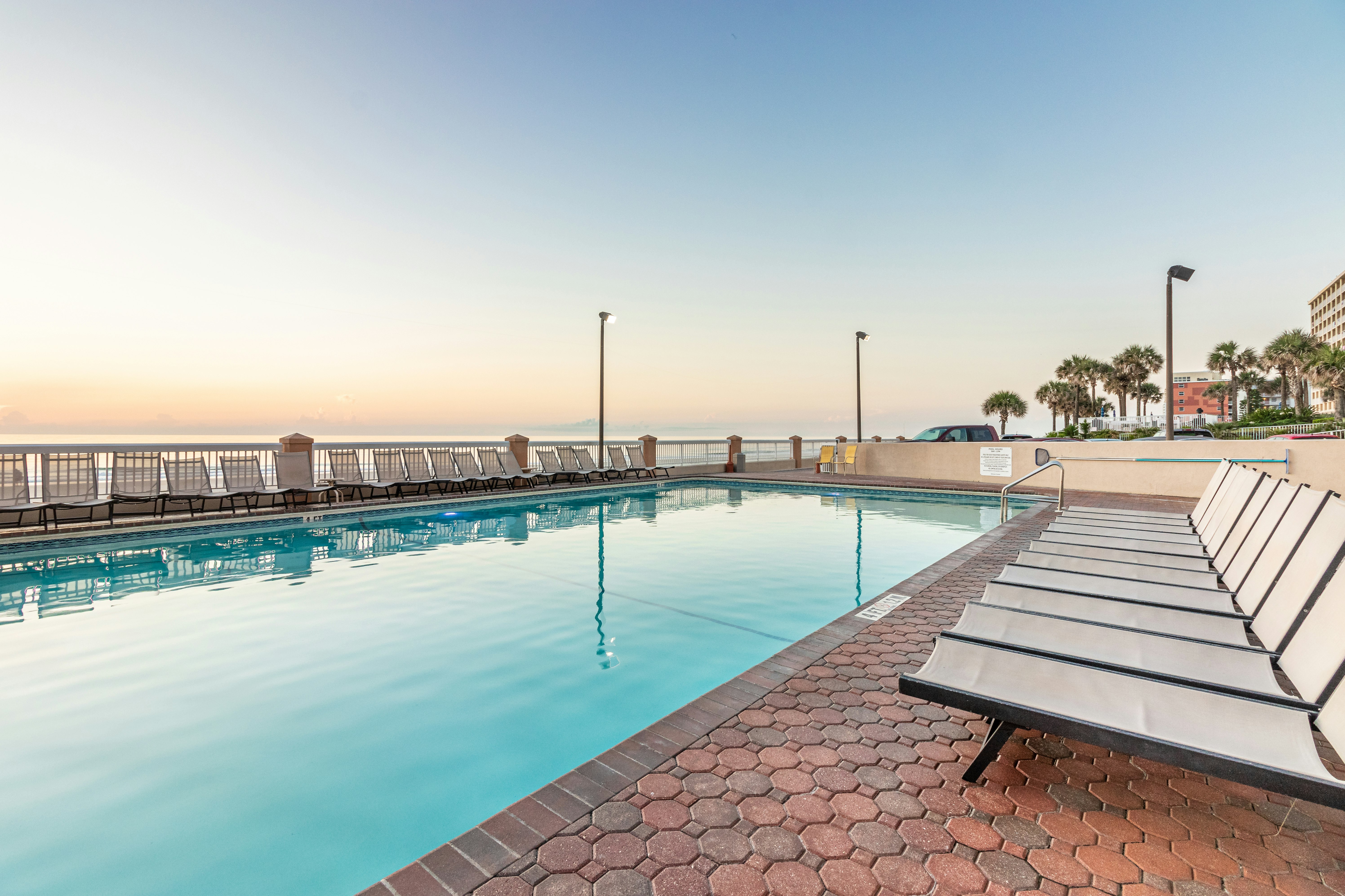 Hampton Inn Daytona Beach Shores 43/45