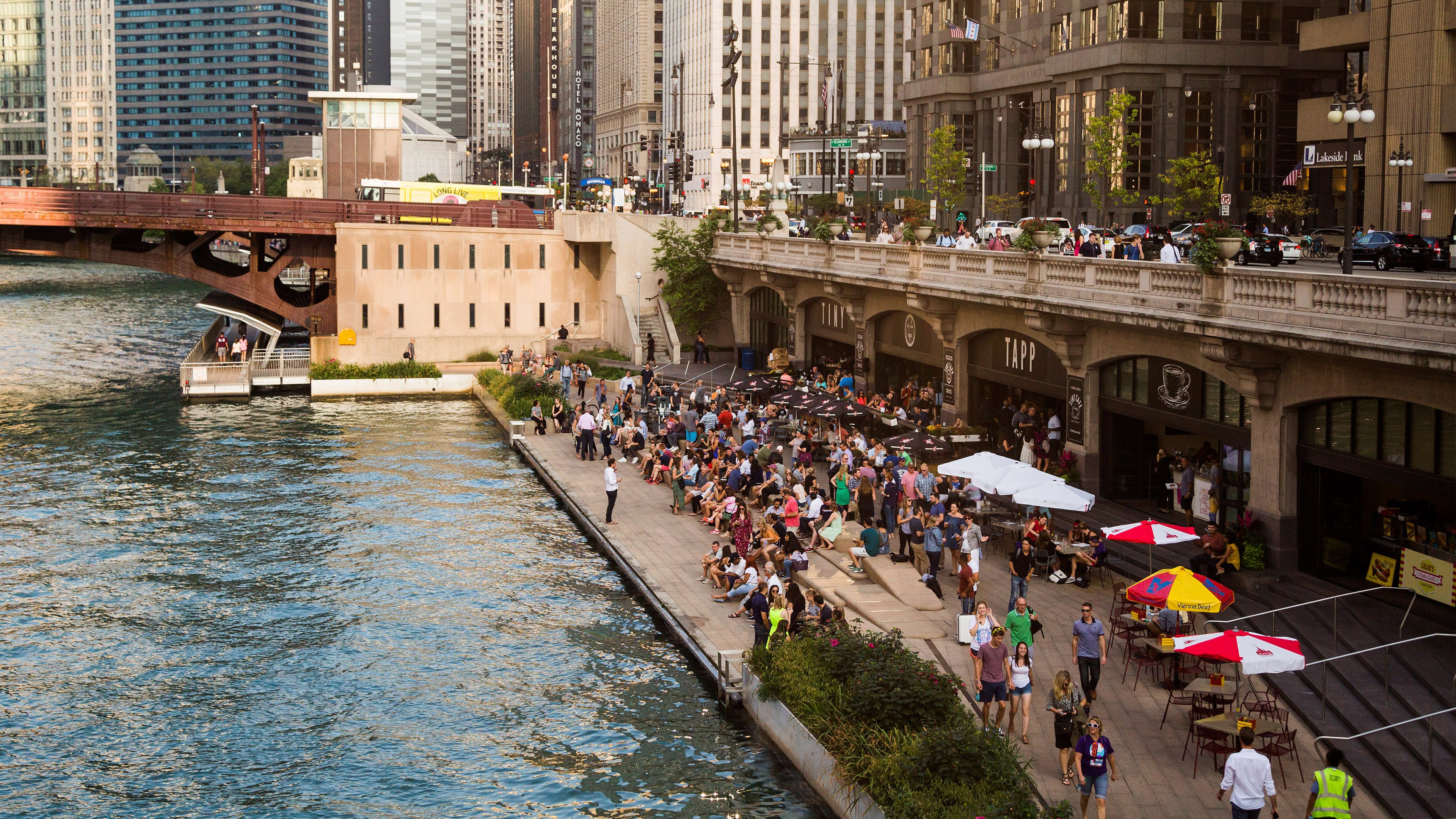 Holiday Inn Chicago Downtown - Wolf Point 73/74