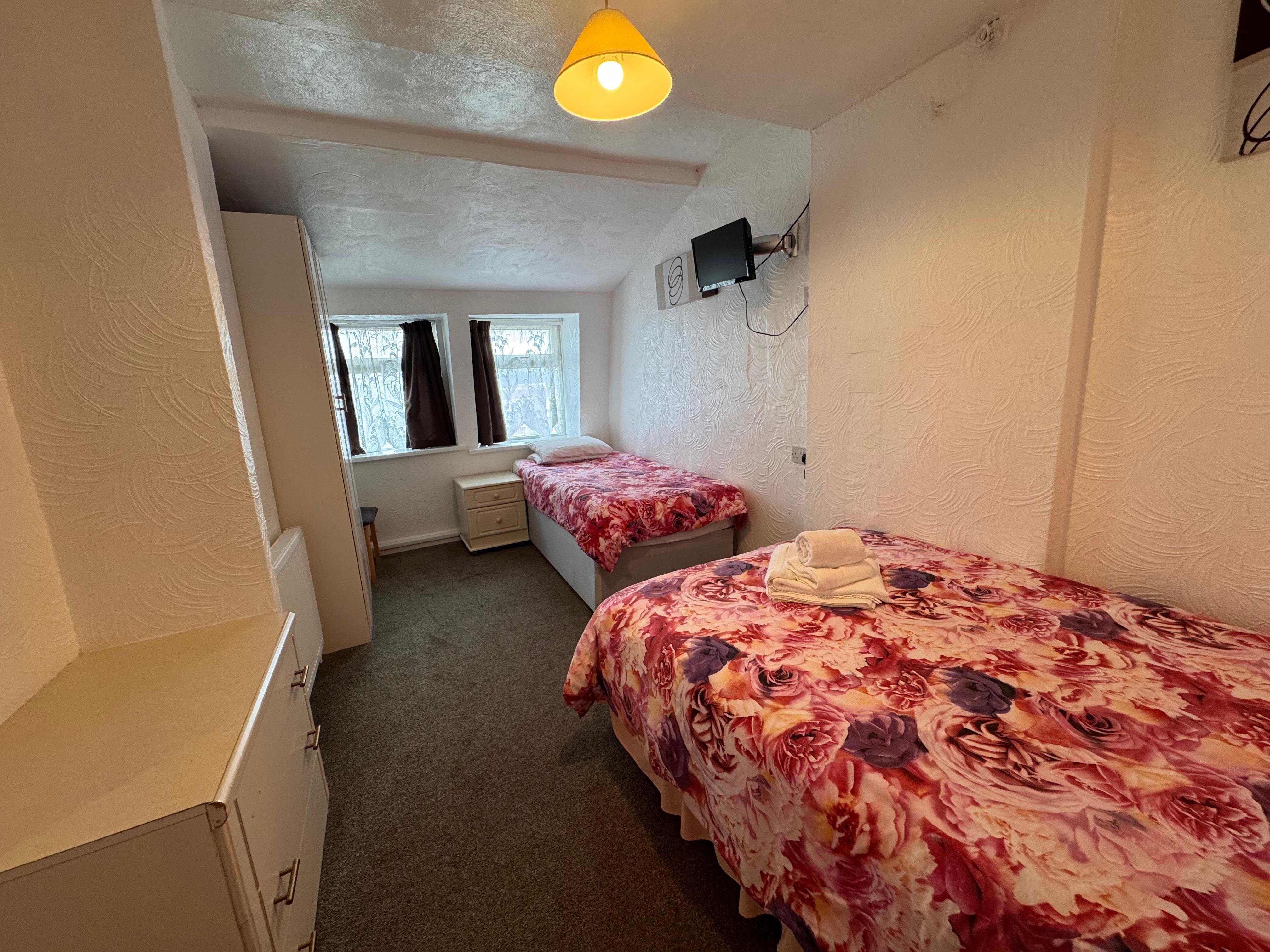 RideSide Hotel, next to Pleasure Beach Blackpool 33/65