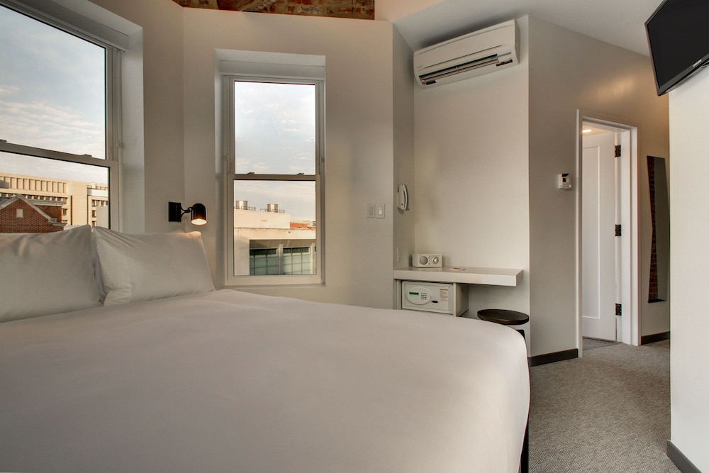 Hotel Hive 11/71