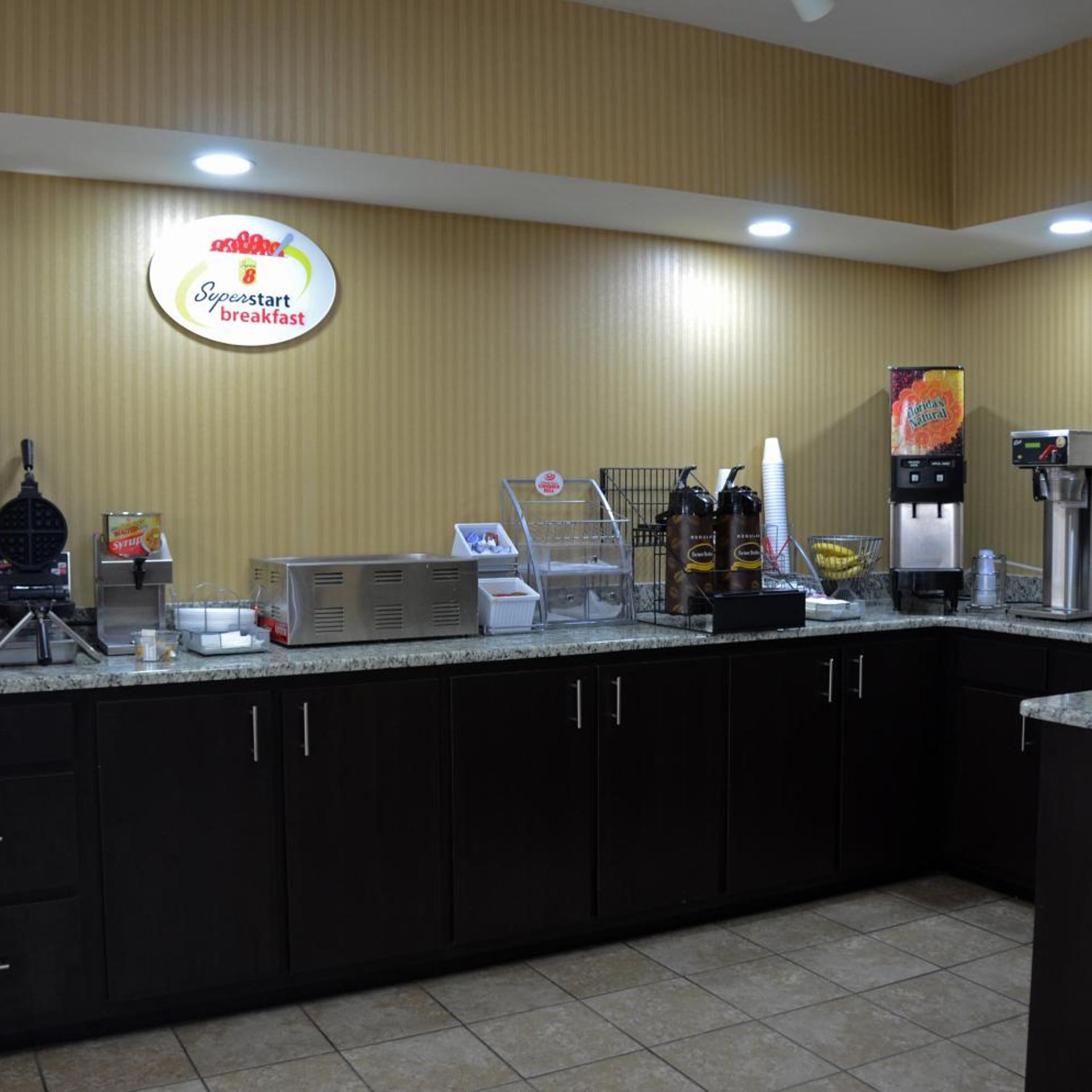 Super 8 by Wyndham Franklin Hwy 31 28/36