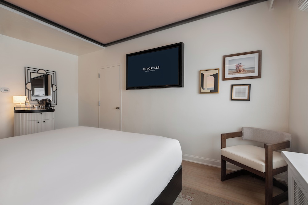 Premium, Single, Queen Bed, Partial Ocean View