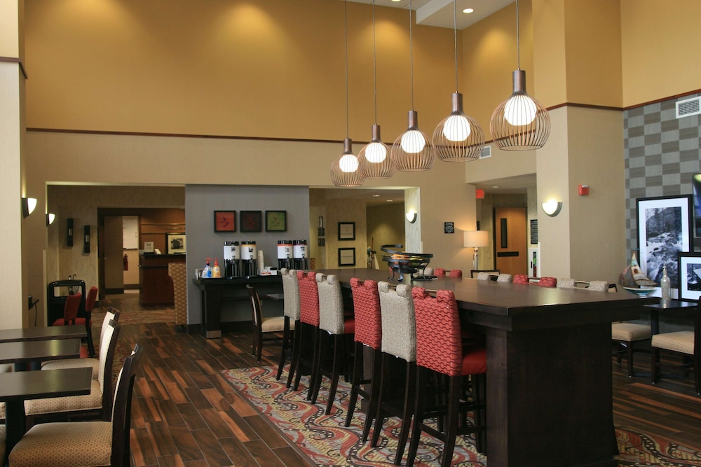 Hampton Inn & Suites Lino Lakes 30/41