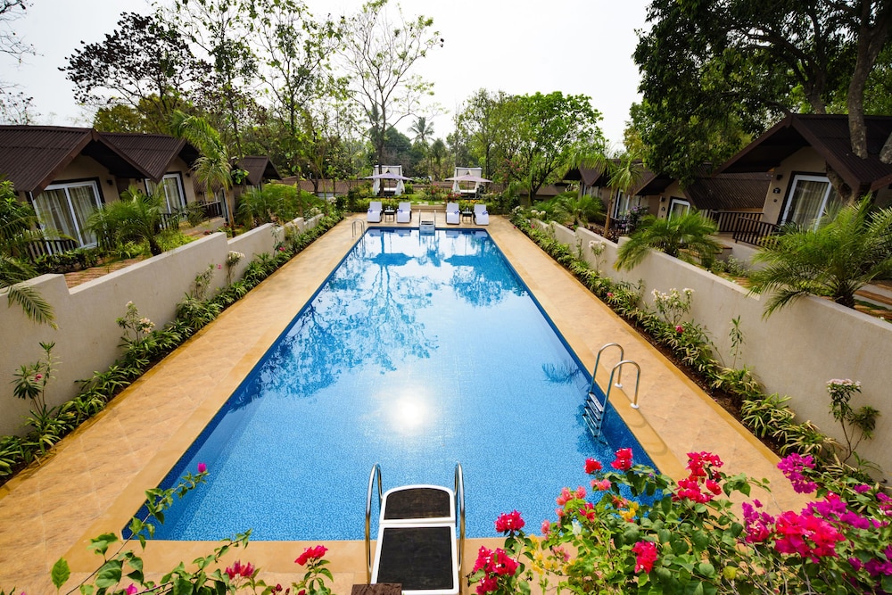 Stone Wood Resort & Spa 40/50