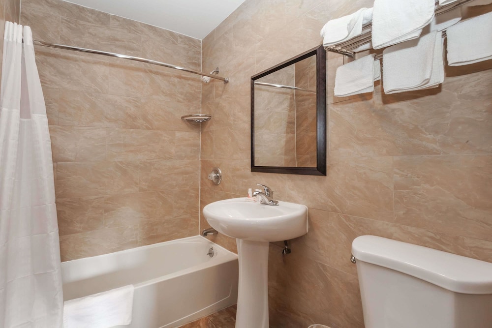 Travelodge by Wyndham Jersey City 15/22