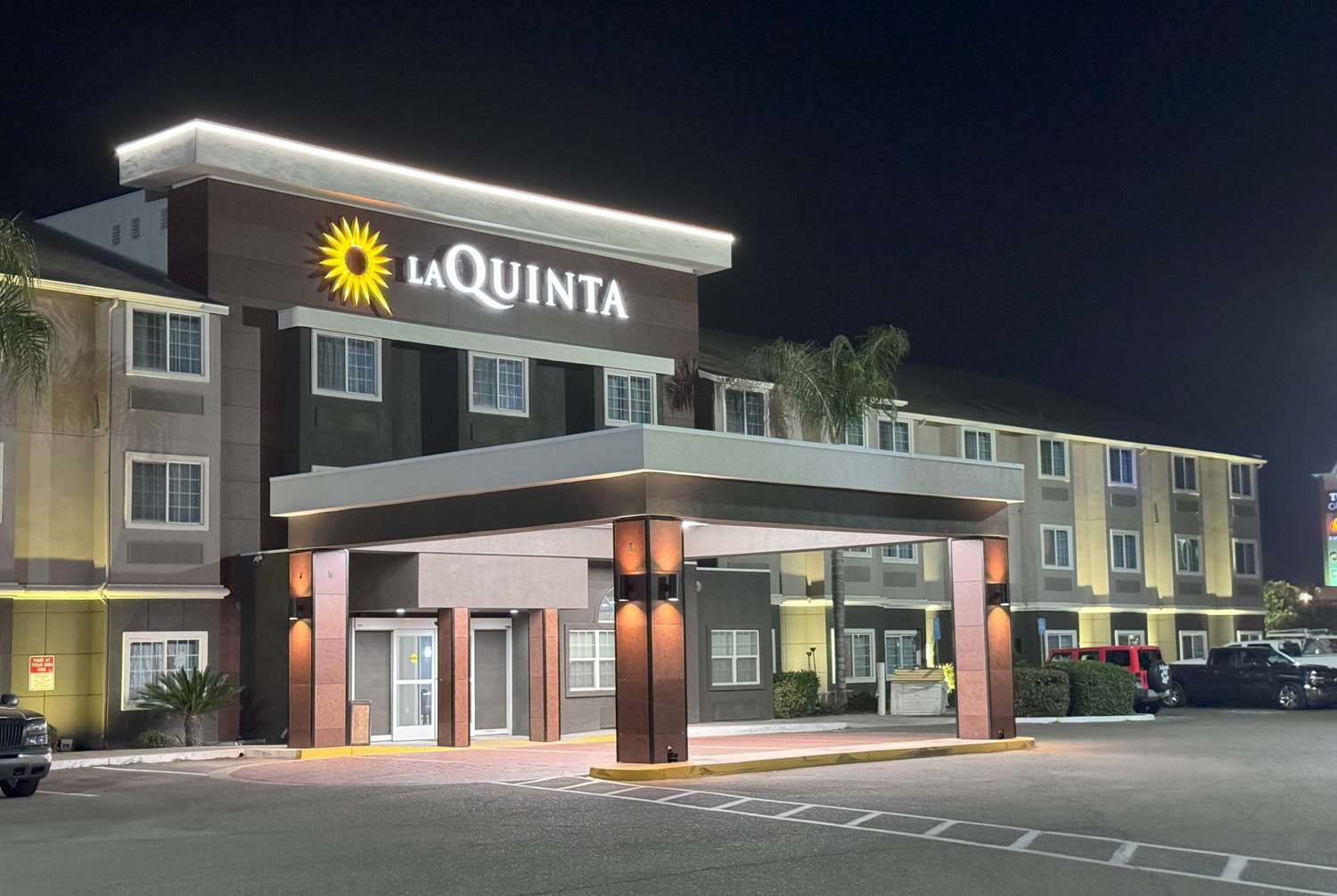 La Quinta Inn & Suites by Wyndham Tulare 36/40