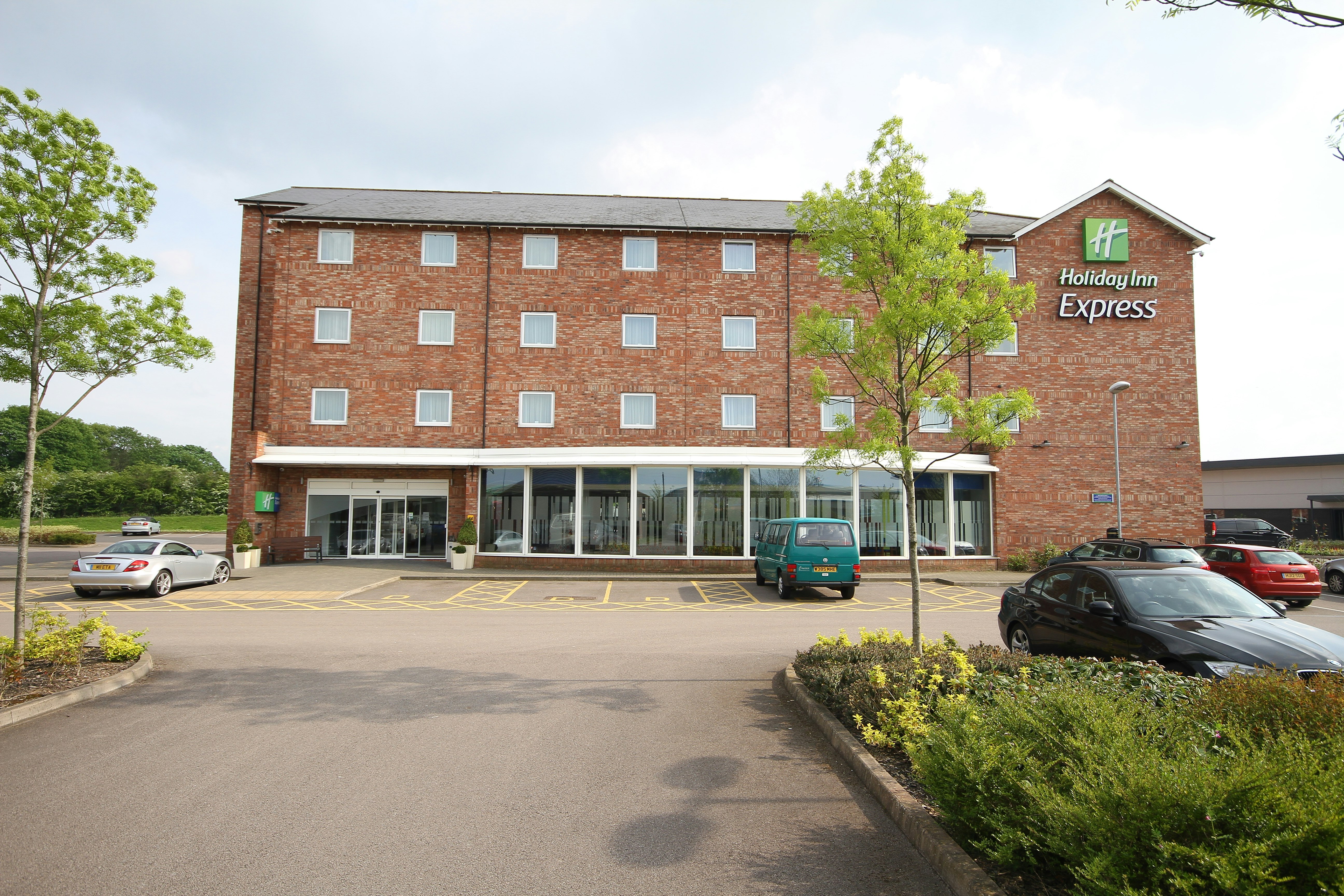 HOLIDAY INN EXPRESS NUNEATON 50/50
