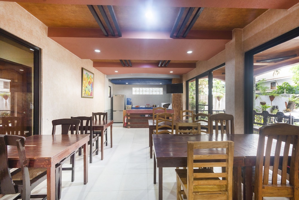 OYO 426 Coco Grove Tourist Inn 27/34