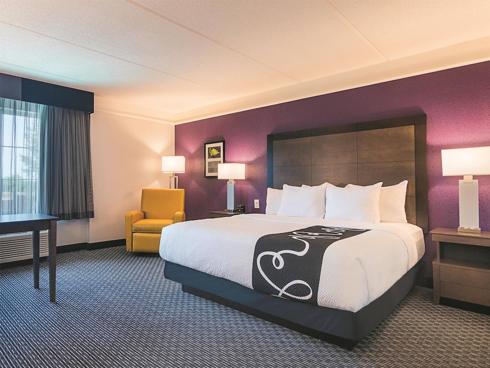 La Quinta Inn & Suites by Wyndham Virginia Beach 30/46