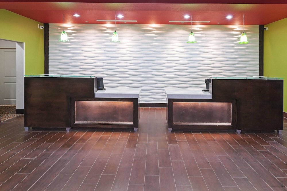La Quinta Inn Suites Pearsall 10/56