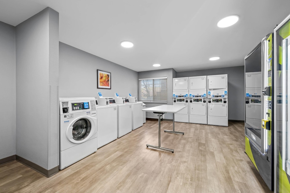 MainStay Suites Greensboro 23/46