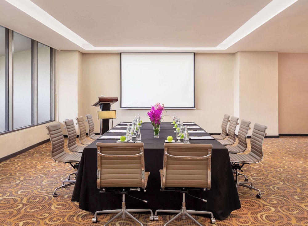 Dusit Thani Manila 61/72
