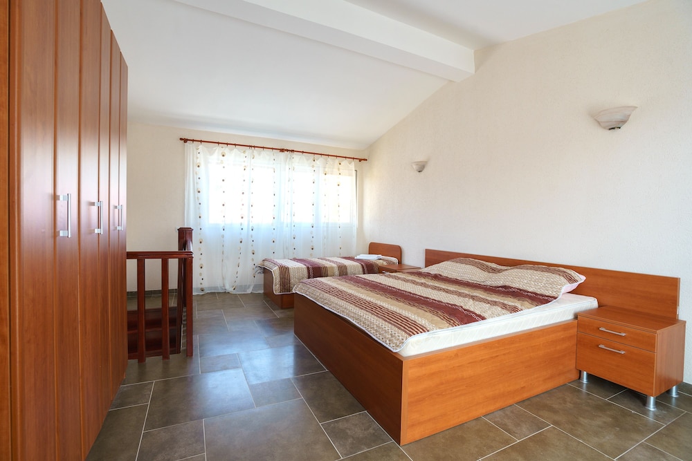 Apartments Lora 19/50