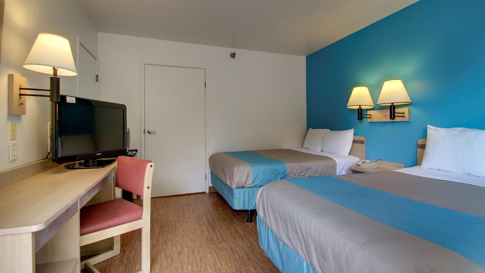 Motel6 Des Moines, IA - North 41/61