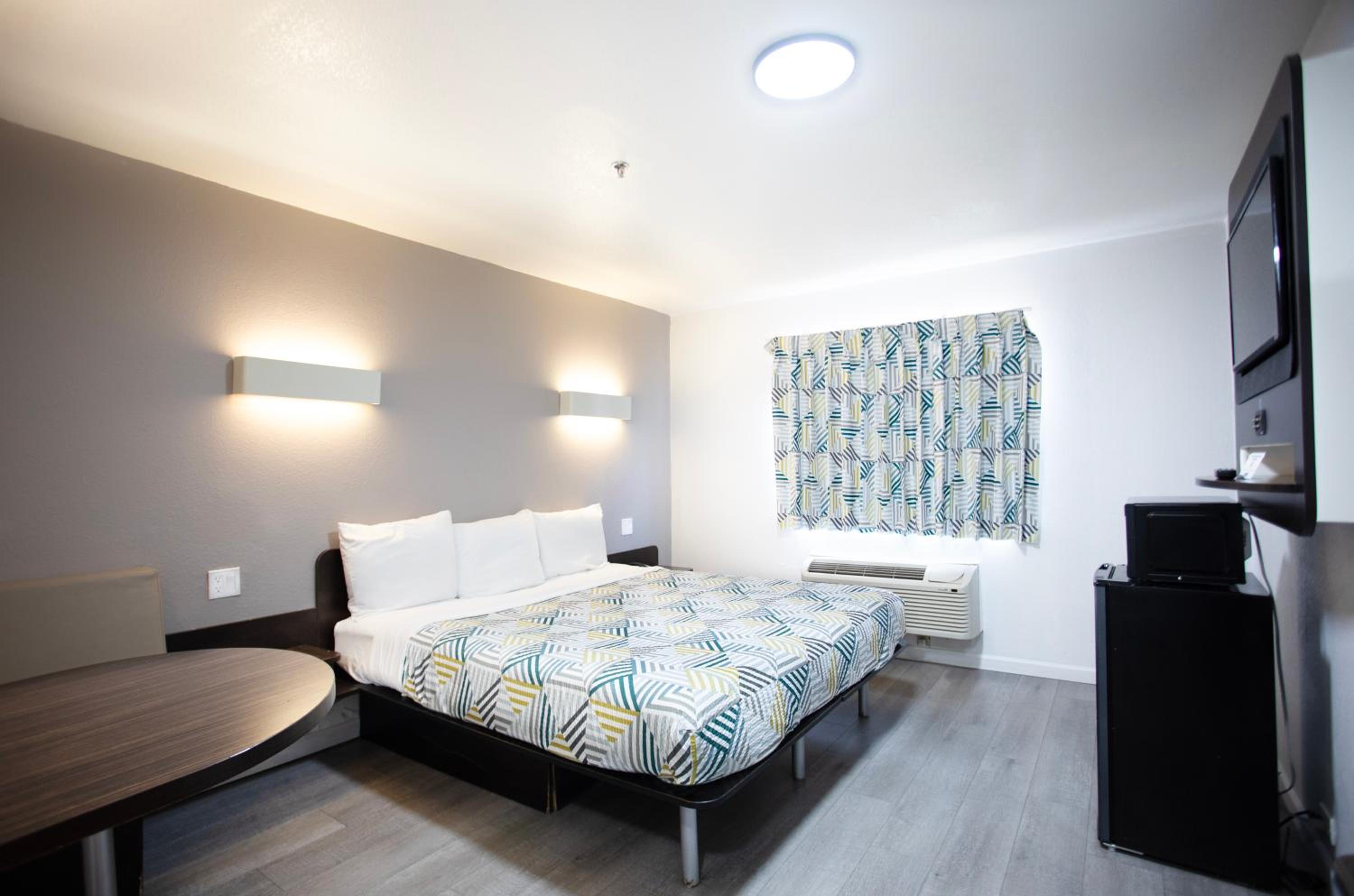 Room, Queen Bed