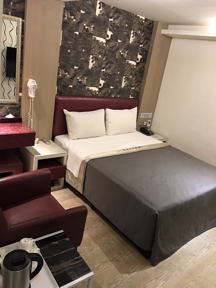 Ai-Lai Fashion Hotel 40/72