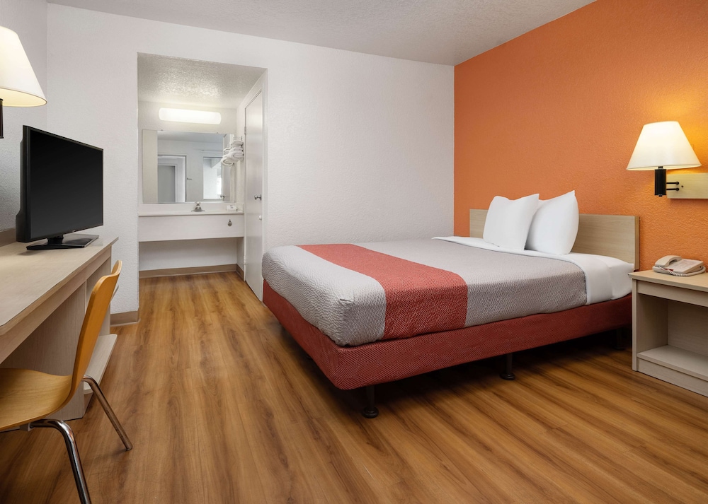 Motel6 Buena Park, CA - Knotts Berry Farm - Disneyland 21/34