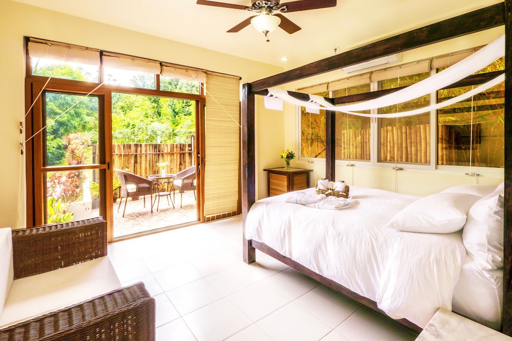 Edgewater Dive & Spa Resort 22/73