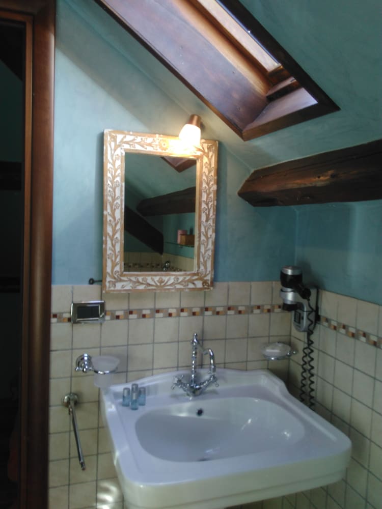 HOTEL VILLA DORATA, ETNA 42/44