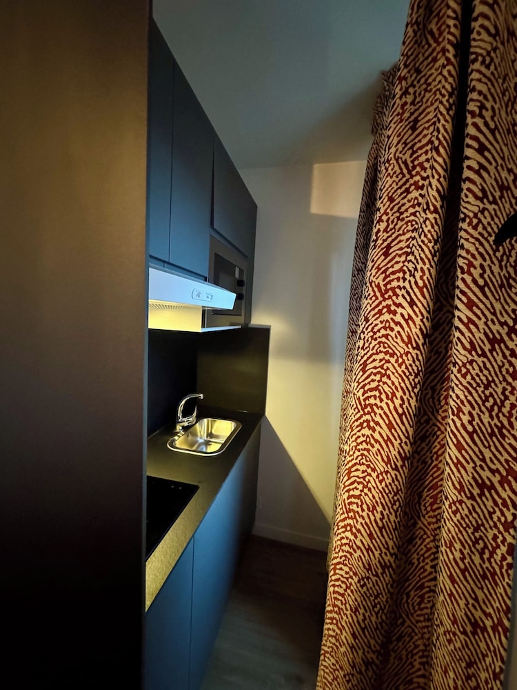 HOTEL MONTMARTRE 28/48