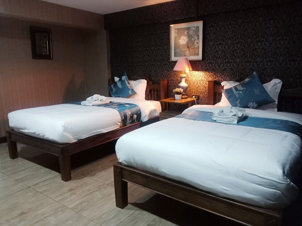 DELUXE, TWIN BEDS