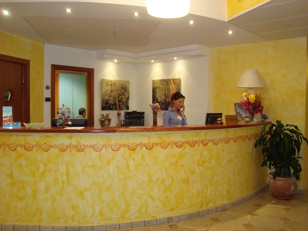 Hotel Bougainville 4/50
