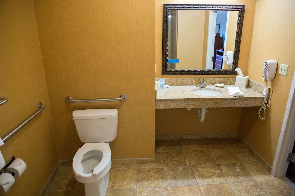 Hampton Inn & Suites McComb 19/49